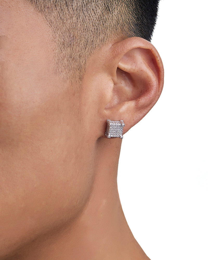 COLD QUAD ピアス White Gold 着用写真
