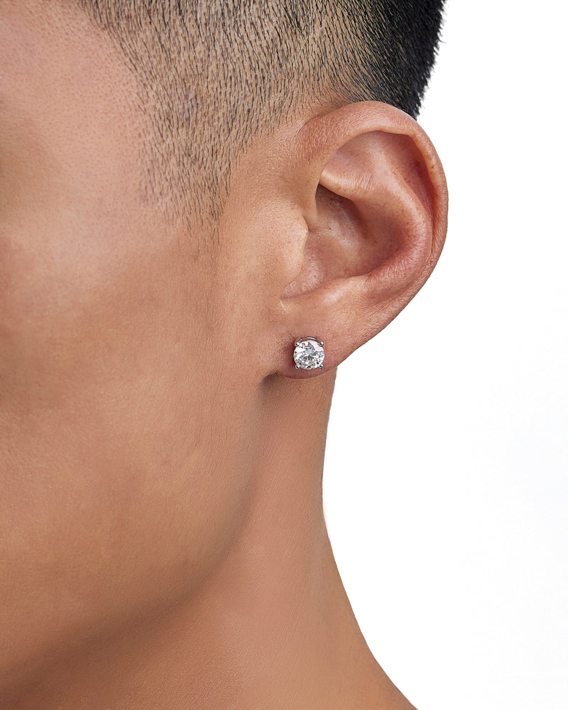 FROST ONE 1CT モアサナイト ピアス White Gold 着用写真