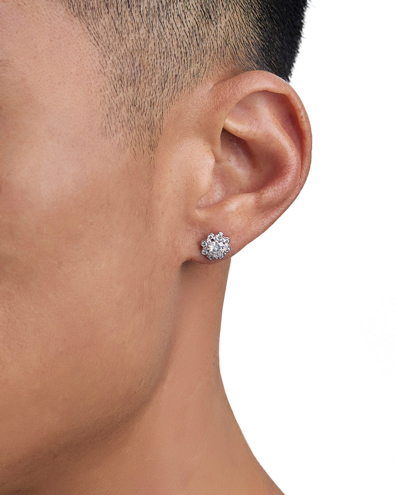 FROZEN BLOOM 1CT モアサナイト ピアス White Gold 着用写真